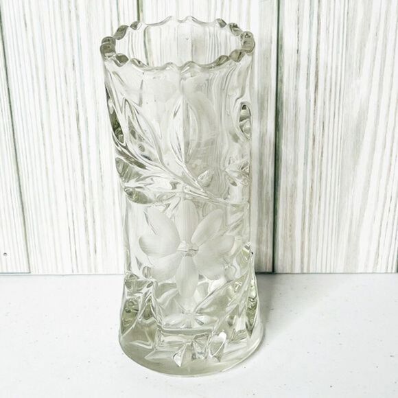 Vintage American‎ Glass Etched Clear Vase Ribbed Top Flowers Floral Star 12”